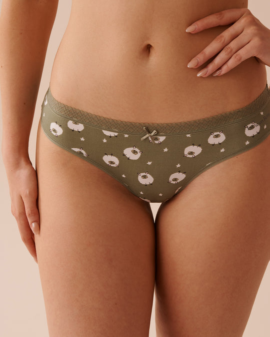 سروال ثونغ بحواف دانتيل بنعومة فائقة