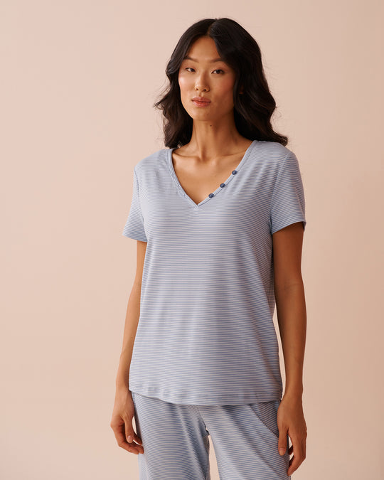 تي شيرت فائق النعومة بخطوط زرقاء