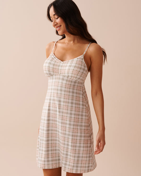 قميص نوم بنعومة فائقة وبنقشة كارو وردي