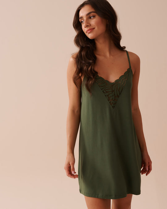 قميص نوم من المودال بتفاصيل الدانتيل