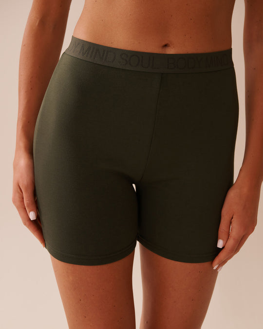 شورت بأسلوب راكبي الدراجات