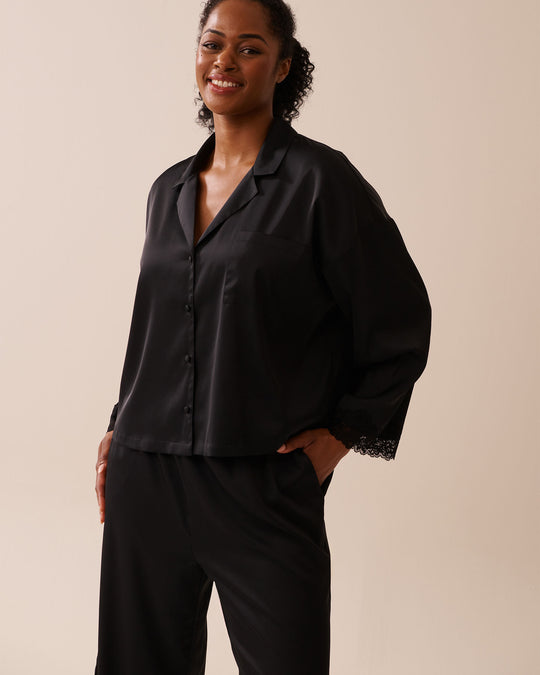 قميص ساتان بأكمام طويلة مع دانتيل وأزرار أمامية