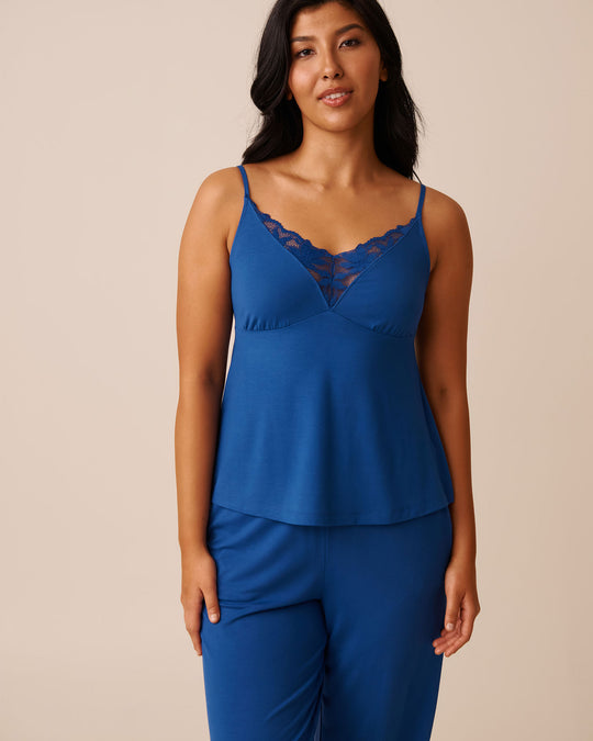 توب بحمالات مودال مزين بالدانتيل