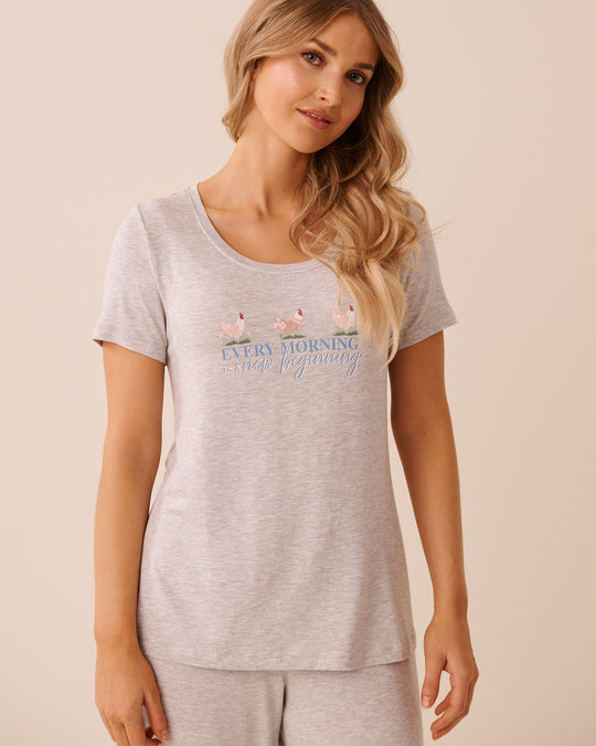 تيشيرت من قماش جيرسي ناعم بنقشة دجاج