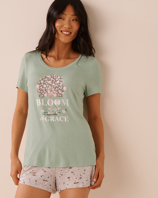 تيشيرت ناعم من الجيرسيه بطبعة زهور وردية