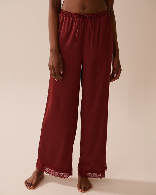 بنطال ساتان مع دانتيل