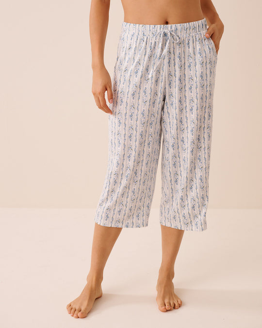 بيجاما كابري من قماش جيرسي ناعم بنقشة زهور زرقاء