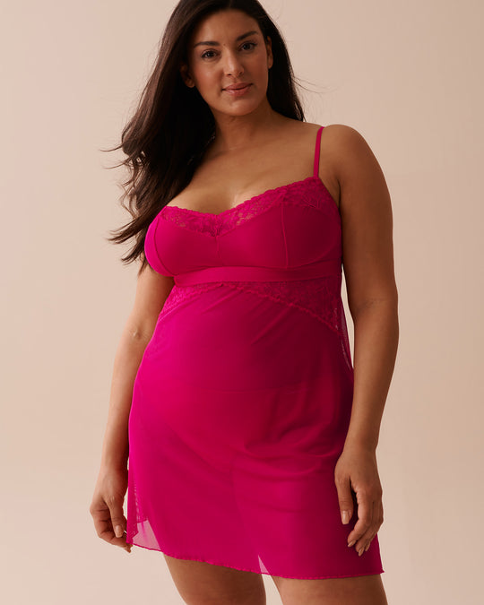 قميص نوم من الدانتيل والشبك المتموج