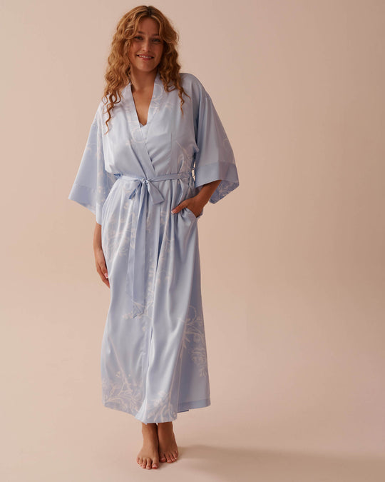 كيمونو ساتان طويل مع طبعة زهور بألوان باستيل